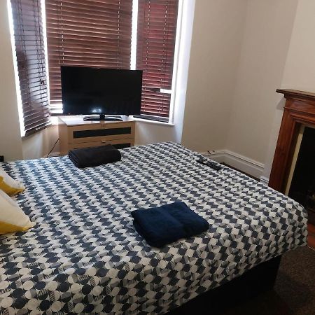 Rooms In A Victorian Comfortable 4-Bedroom House In Milton Keynes Rooms Not En-Suites Wolverton  Bagian luar foto