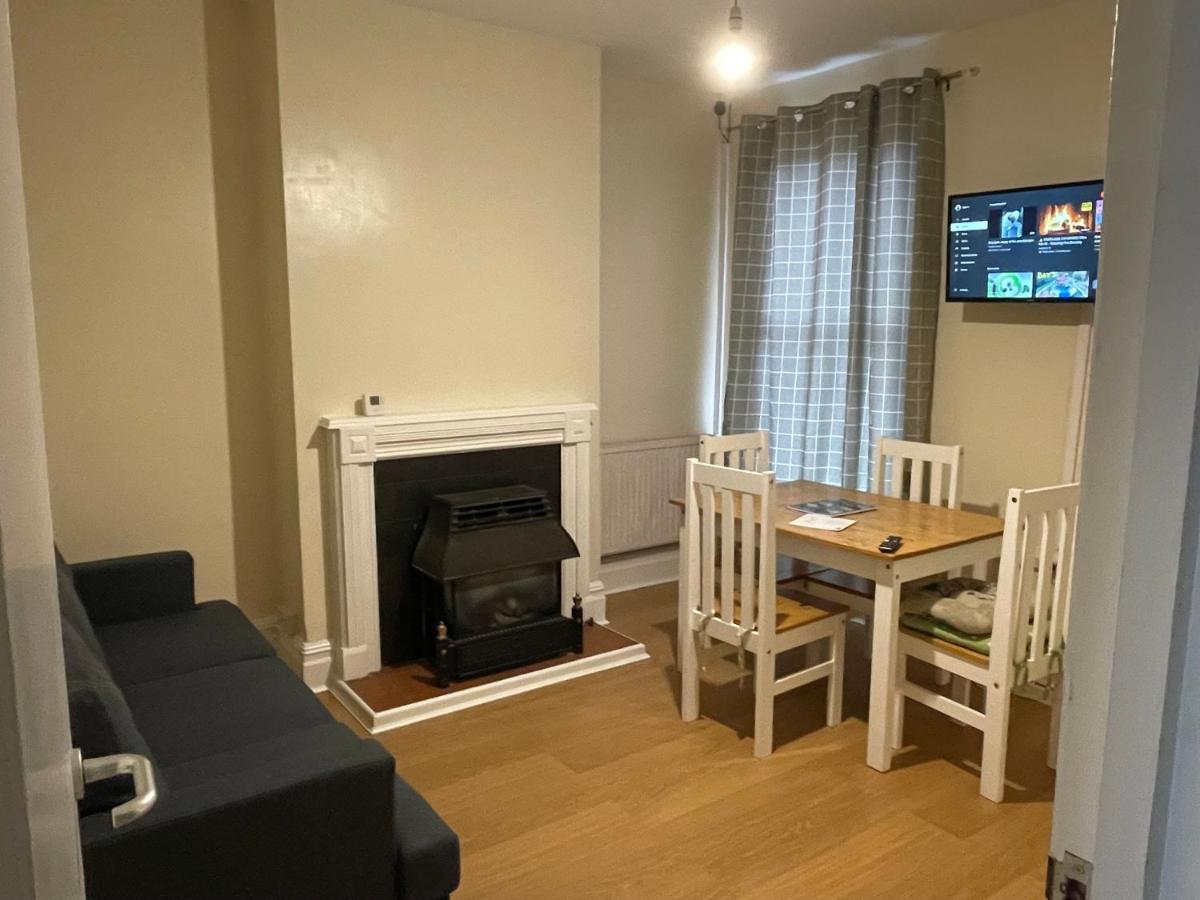 Rooms In A Victorian Comfortable 4-Bedroom House In Milton Keynes Rooms Not En-Suites Wolverton  Bagian luar foto