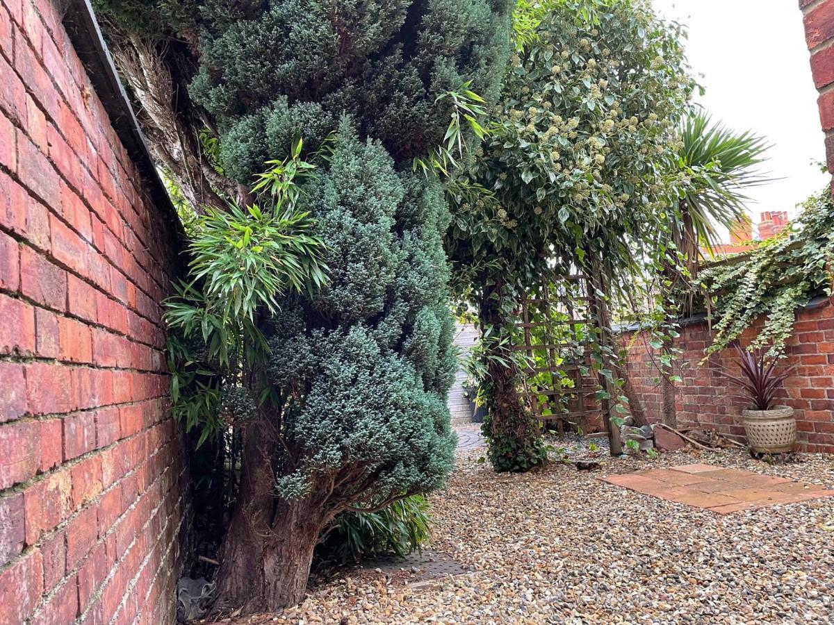 Rooms In A Victorian Comfortable 4-Bedroom House In Milton Keynes Rooms Not En-Suites Wolverton  Bagian luar foto