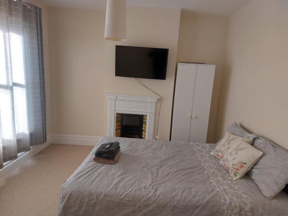 Rooms In A Victorian Comfortable 4-Bedroom House In Milton Keynes Rooms Not En-Suites Wolverton  Bagian luar foto
