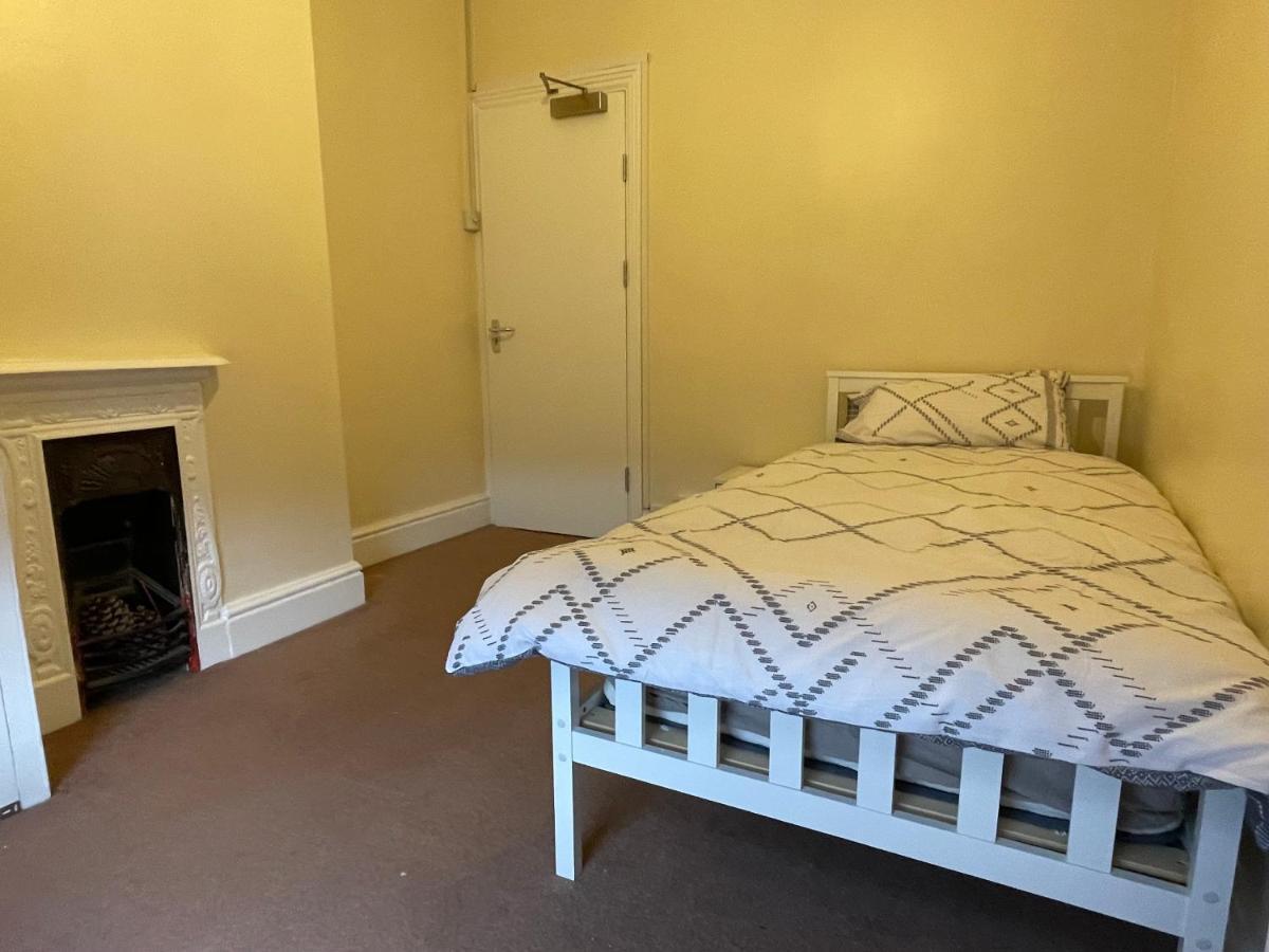 Rooms In A Victorian Comfortable 4-Bedroom House In Milton Keynes Rooms Not En-Suites Wolverton  Bagian luar foto