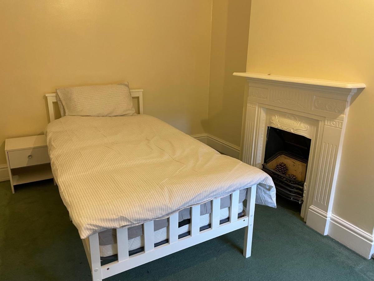 Rooms In A Victorian Comfortable 4-Bedroom House In Milton Keynes Rooms Not En-Suites Wolverton  Bagian luar foto